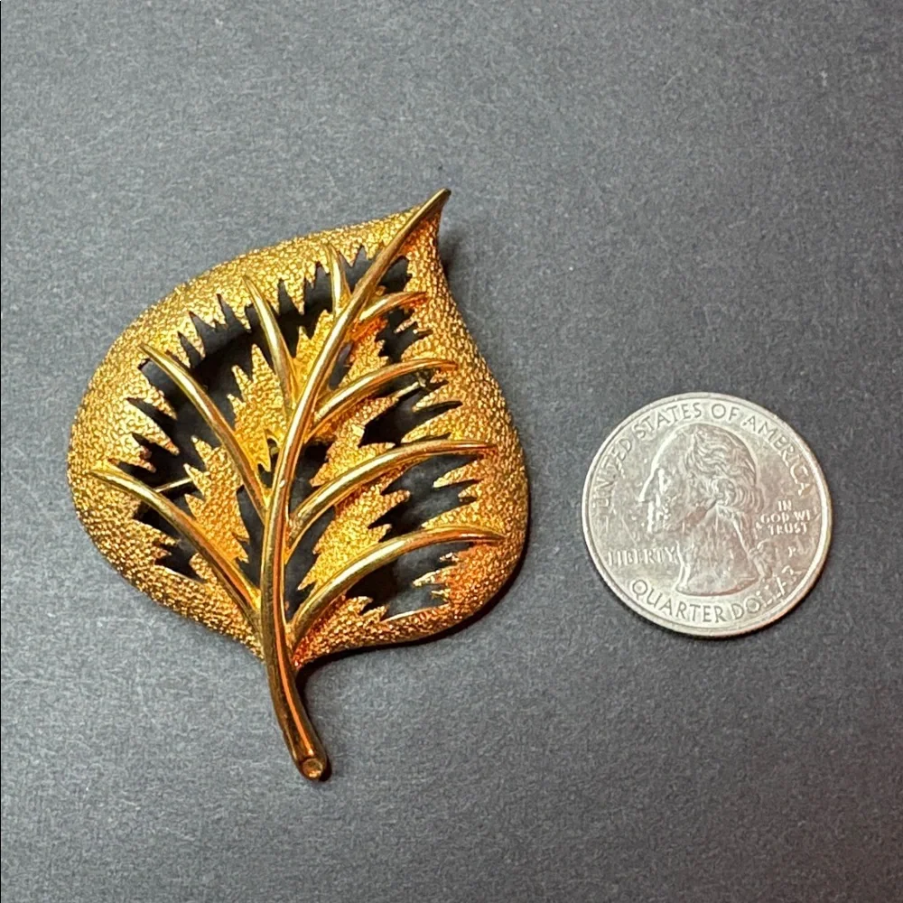 Vintage Allison Reed textured gold tone open work leaf brooch